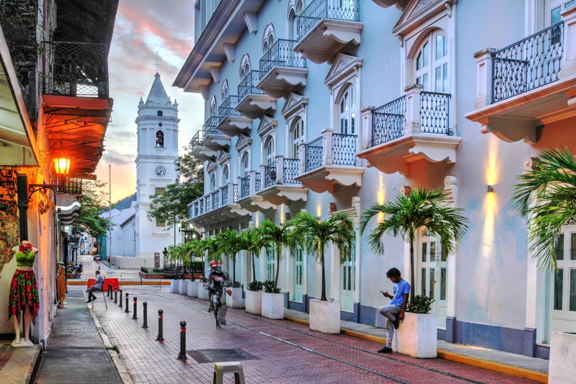 Caracas * Panama City